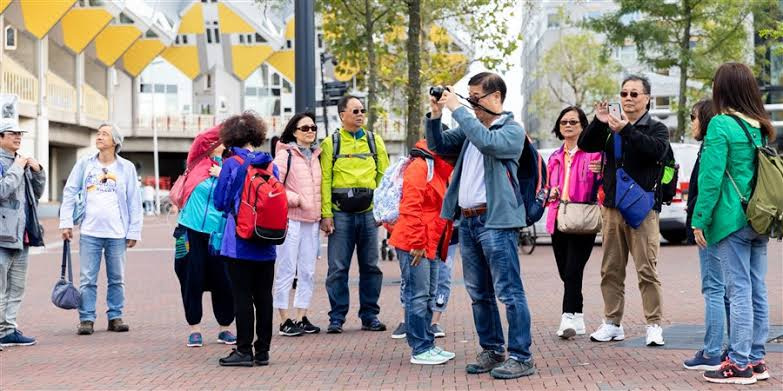 52. Ülkemize Gelen Turistlere Arkadaşlık Edin